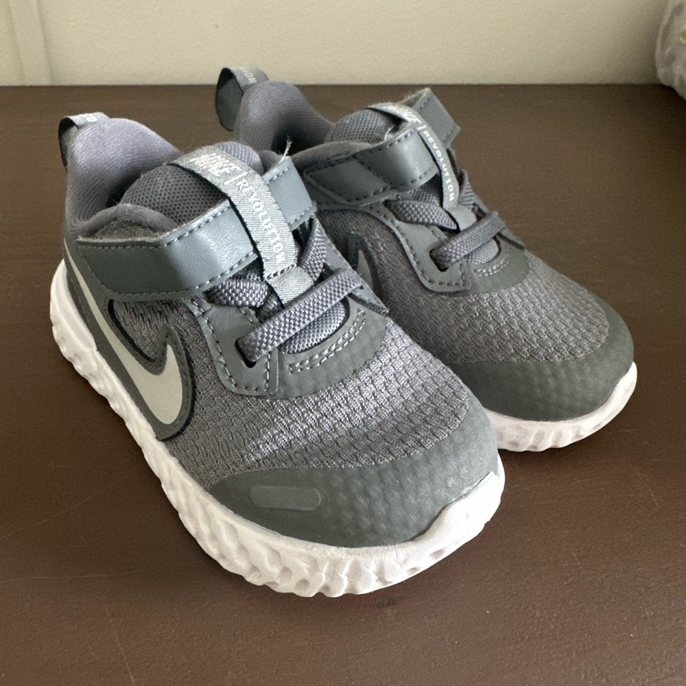 Nike Revolution Boys Tennis Shoes